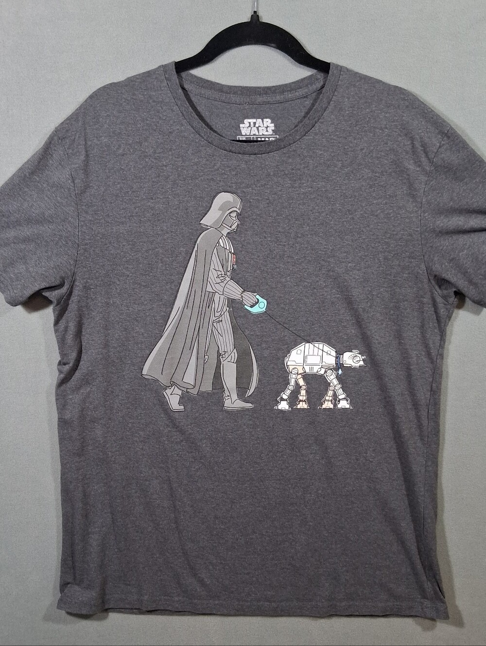 Star Wars Women's Large T-shirt Vader Walks AT-AT Grey Geek Nerd Fun People Dogs